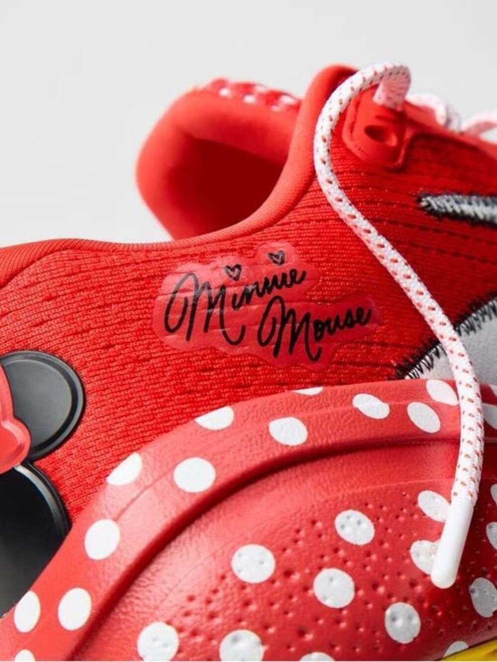 Limited Edition Brooks Ghost Max 2 Minnie Mouse Men's Shoes multiple sizes - Picture 7 of 8